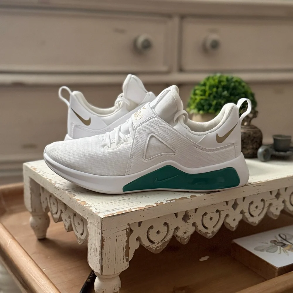 Nike Air Max Bella TR5 Sneakers - Picture 2 of 12